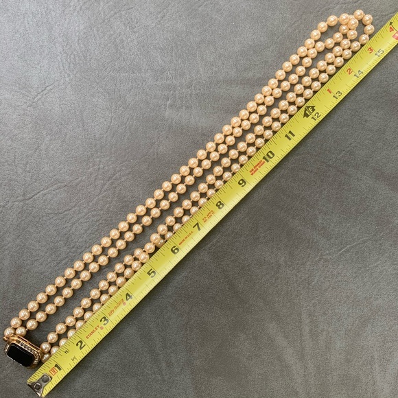 Cream Pearl Necklace with Black Onyx - Picture 3 of 3